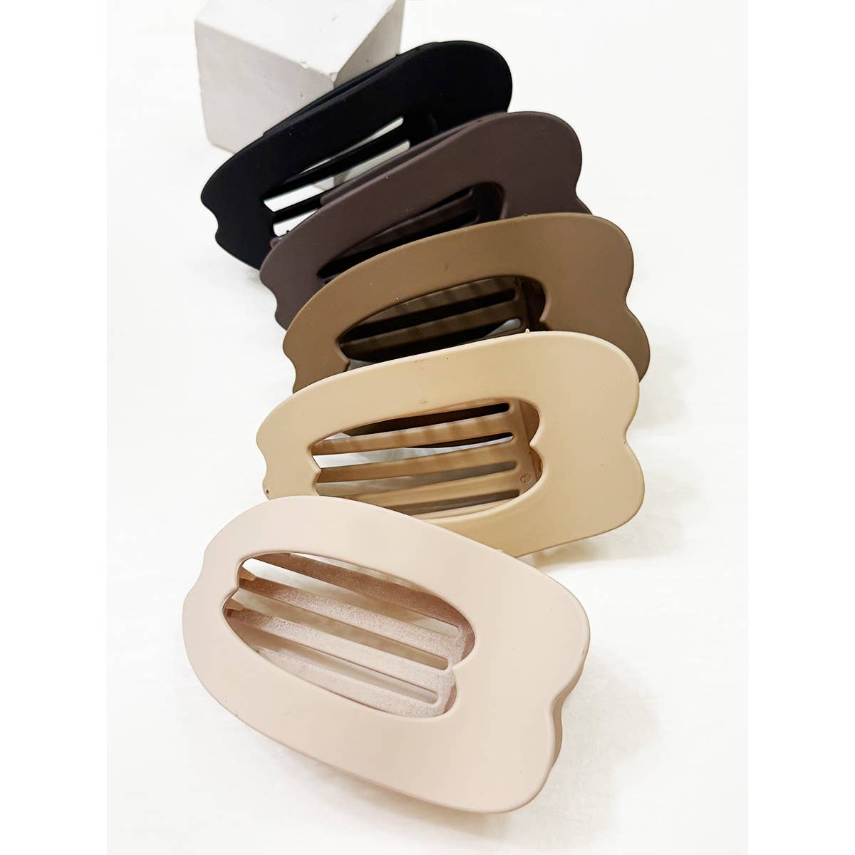 Neutral Tones of Flat Hair Claw