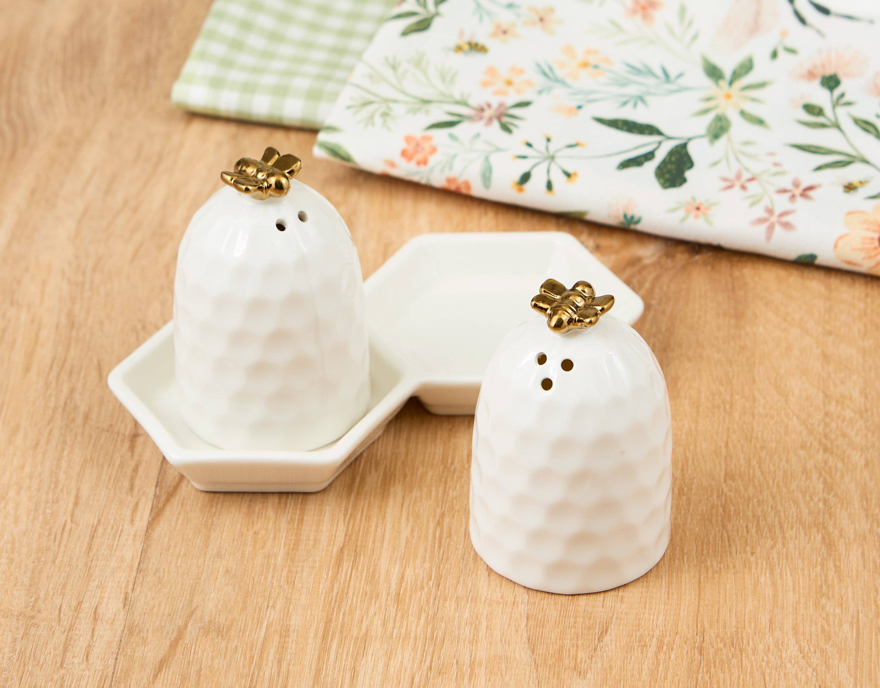 Bee Hive Salt & Pepper Set