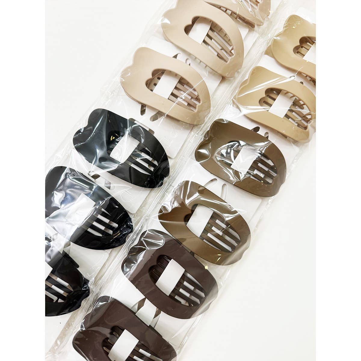 Neutral Tones of Flat Hair Claw