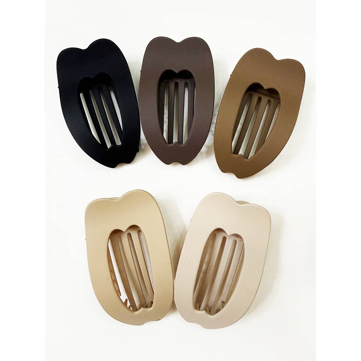 Neutral Tones of Flat Hair Claw